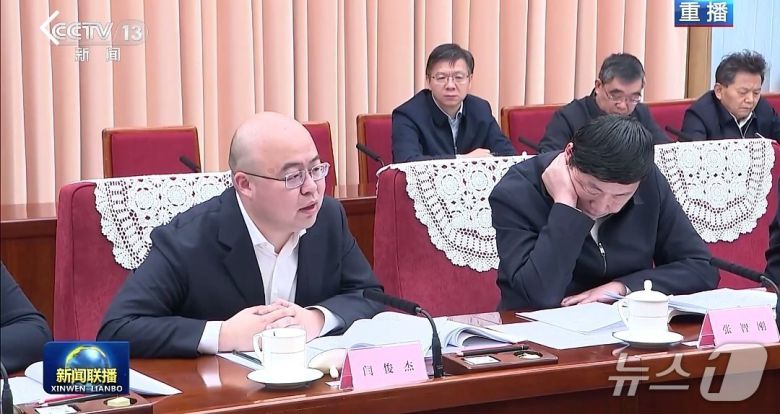 옌쥔제 미니맥스 창업자 겸 최고경영자(CEO)가 19일 리창 국무원 총리 주재 전문가 및 기업인 좌담회에서 발언하고 있다. (CCTV 갈무리)