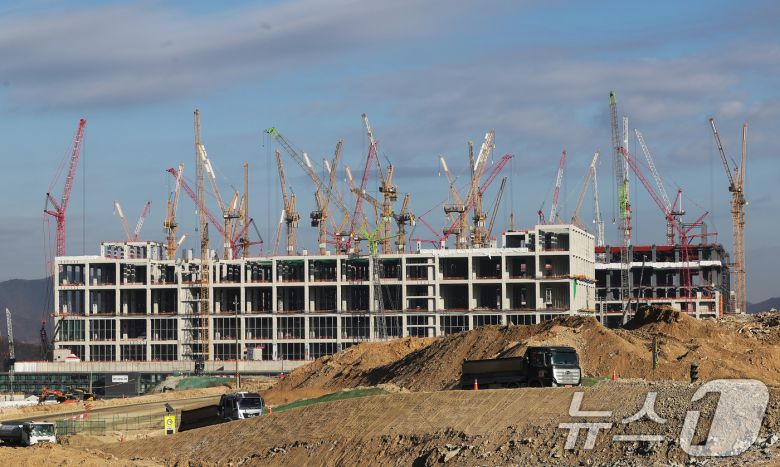 9일 경기도 용인시 처인구 원삼면 용인반도체클러스터 일반산업단지 공사현장에서 분주하게 공사가 진행되고 있다. (공동취재) 2026.1.9/뉴스1 ⓒ News1 김영운 기자