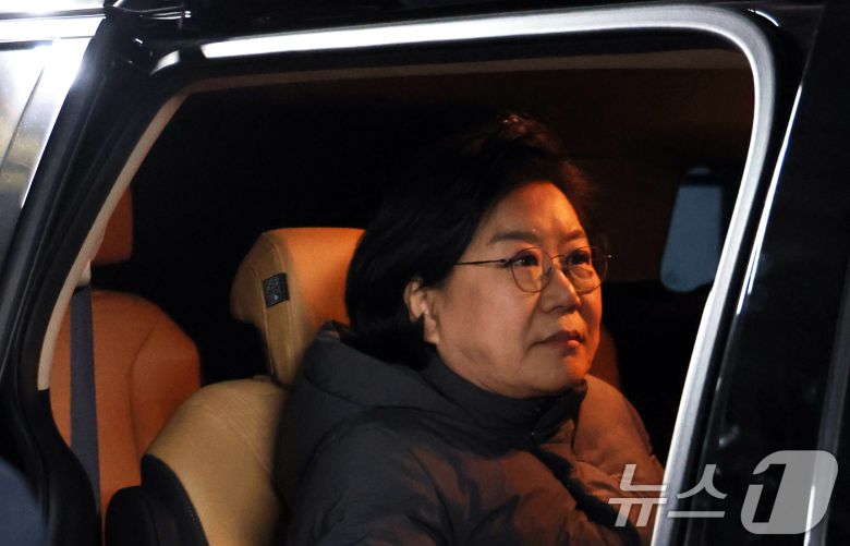 이혜훈 기획예산처 장관 후보자가 20일 오후 서울 중구 예금보험공사에 마련된 인사청문회 준비 사무실에서 점심시간을 이용해 외부로 이동하고 있다. 2026.1.20/뉴스1 ⓒ News1 김명섭 기자