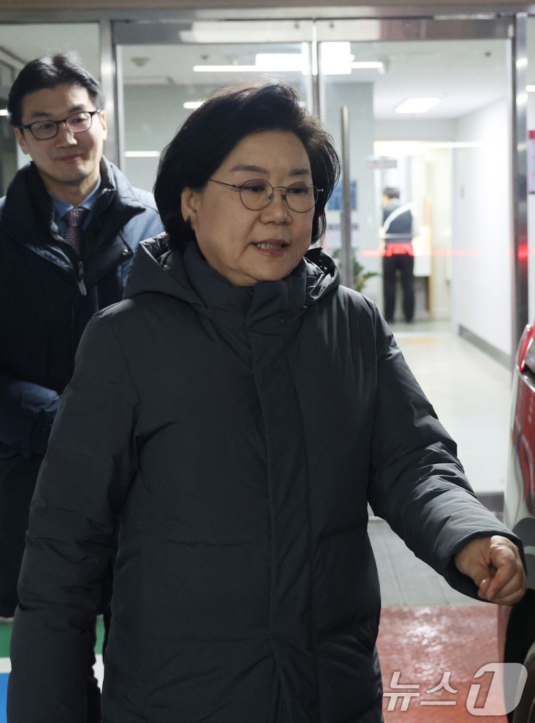 이혜훈 기획예산처 장관 후보자가 20일 오후 서울 중구 예금보험공사에 마련된 인사청문회 준비 사무실에서 점심시간을 이용해 외부로 이동하고 있다. 2026.1.20/뉴스1 ⓒ News1 김명섭 기자