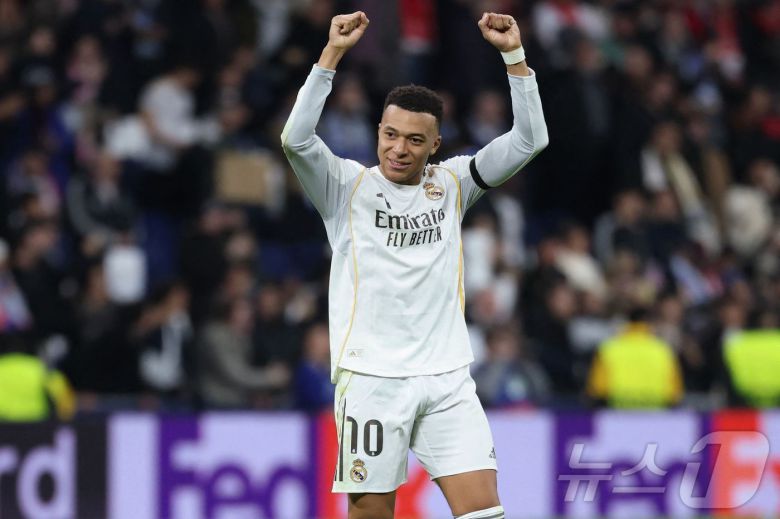 레알 마드리드 공격수 킬리안 음바페는 21일(한국시간) 스페인 마드리드에서 열린 AS모나코와 2025-26 UEFA 챔피언스리그 리그 페이즈 7차전에서 두 골을 터뜨려 팀의 6-1 대승을 이끌었다. ⓒ AFP=뉴스1