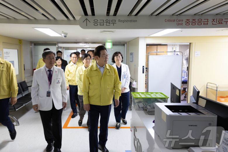 이재명 대통령이 서울 중구 국립중앙의료원을 찾아 응급의료 현장점검을 하고 있다. (대통령실 제공. 재판매 및 DB 금지) /뉴스1 ⓒ News1 이재명 기자