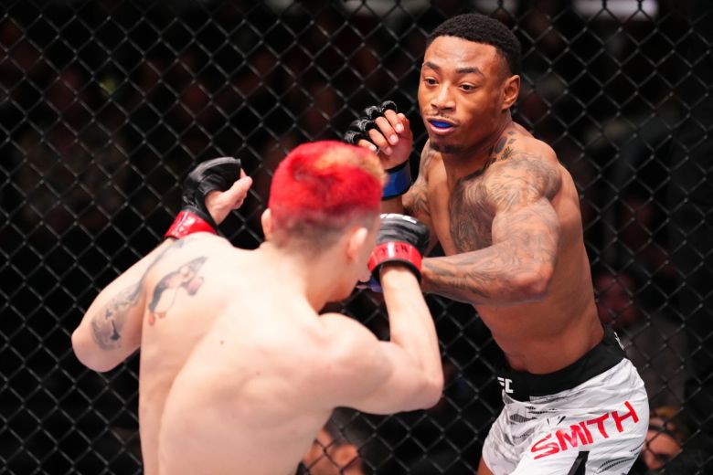 UFC 한국계 유망주 일라이자 스미스(오른쪽).(UFC 제공)