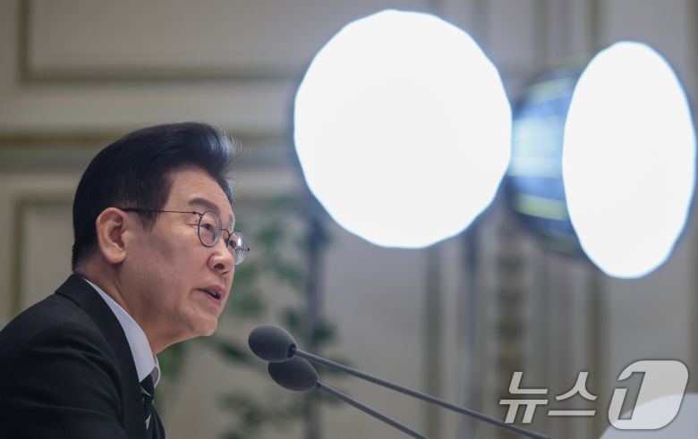 이재명 대통령이 21일 청와대 영빈관에서 열린 신년 기자회견에서 취재진 질문에 답변하고 있다. 2026.1.21/뉴스1 ⓒ News1 이재명 기자