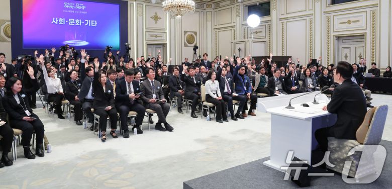 이재명 대통령이 21일 청와대 영빈관에서 열린 신년 기자회견에서 취재진 질문을 받고 있다. 2026.1.21/뉴스1 ⓒ News1 이재명 기자