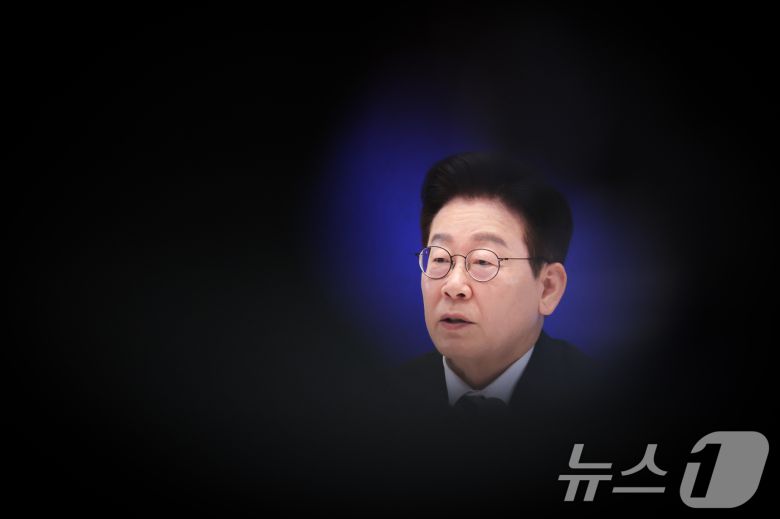 이재명 대통령이 21일 청와대 영빈관에서 열린 신년 기자회견에서 취재진 질문에 답변하고 있다. 2026.1.21/뉴스1 ⓒ News1 이재명 기자