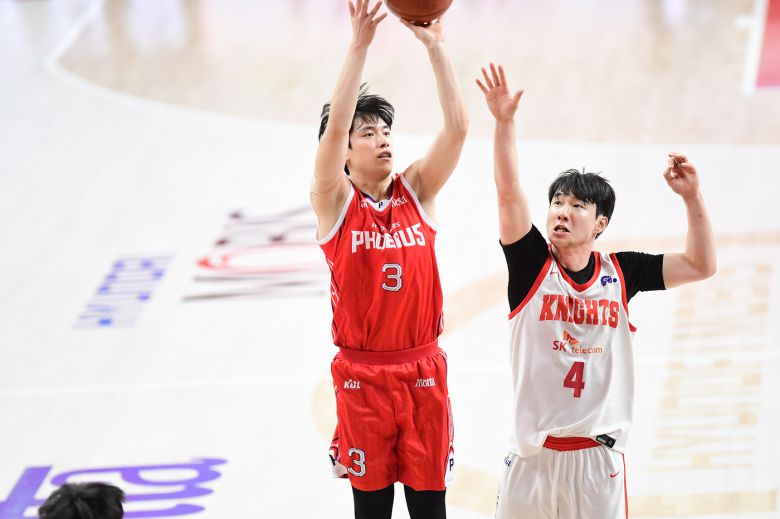 울산 현대모비스 박무빈이 22일 울산 동천체육관에서 열린 2025-26 프로농구 서울 SK전에서 20점 7어시스트를 기록해 팀의 78-71 역전승을 견인했다. (KBL 제공)