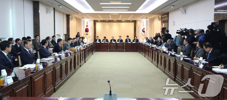 정동영 통일부 장관이 22일 서울 종로구 정부서울청사에서 열린 제340차 남북교류협력추진협의회 회의에서 모두발언을 하고 있다. 2026.1.22/뉴스1 ⓒ News1 임세영 기자