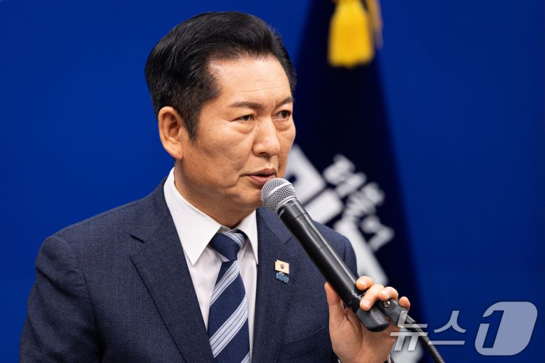 정청래 더불어민주당 대표가 22일 서울 여의도 국회에서 긴급 기자회견을 열고 조국혁신당에게 합당을 제안하고 있다. 2026.1.22/뉴스1 ⓒ News1 유승관 기자