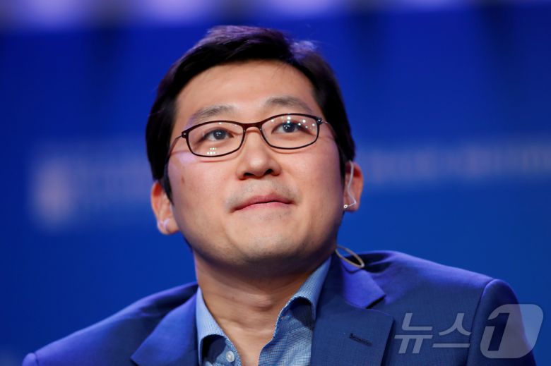 김범석 쿠팡 의장. 사진은 지난 2019년 4월 미국 캘리포니아주 베버리힐스 밀켄 연구소에서 열린 제22회 연례 글로벌 컨퍼런스에 참석서 연설하는 모습이다. ⓒ 로이터=뉴스1 ⓒ News1 포토공용 기자