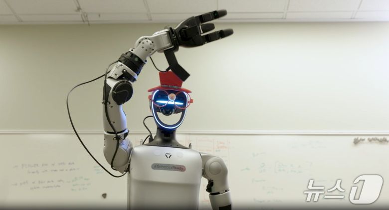 중국 유니트리 G1 휴머노이드 로봇에 피지컬 AI 로-알파 탑재(마이크로소프트 제공)