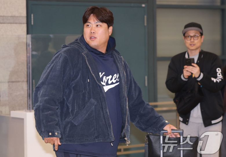 류지현 감독이 이끄는 야구대표팀의 류현진이 사이판 전지훈련을 마치고 20일 오후 인천국제공항을 통해 귀국하고 있다. 2026.1.20/뉴스1 ⓒ News1 이광호 기자