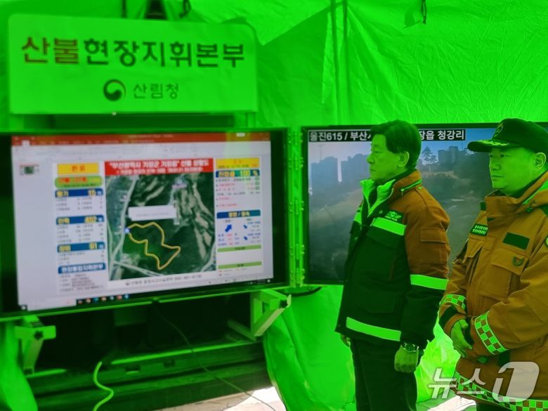 부산 기장 산불, 14시간 만에 불길 잡았다…정종복 군수 "오전 10시 진화 완료" 2026.01.22/뉴스1 ⓒ News1 임순택 기자