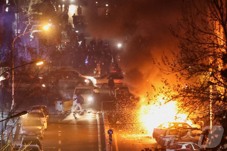 이란 테헤란 반정부 시위. 로이터통신이 제3자로부터 제공받은 사진. 2026.01.08 ⓒ 로이터=뉴스1 ⓒ News1 이지예 객원기자