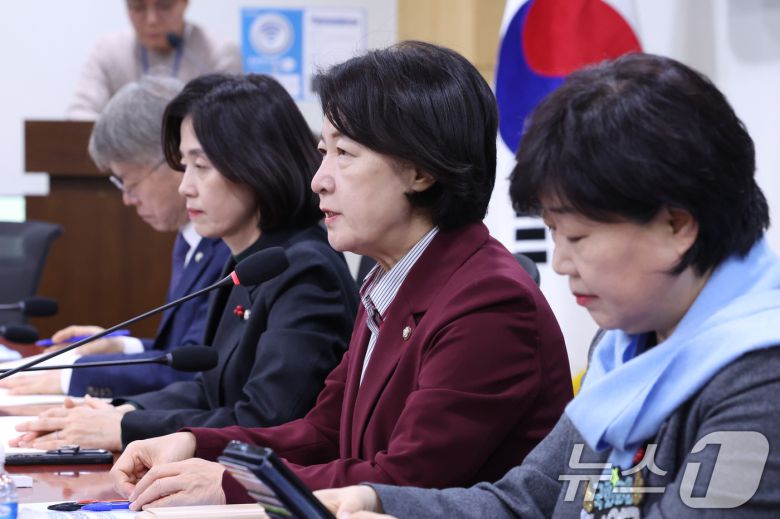 추미애 법제사법위원장이 22일 서울 여의도 국회 의원회관에서 열린 ‘검찰개혁의 완성이란 무엇인가? : 민생범죄 집중을 위한 검찰개혁과 보완수사권 폐지’ 토론회에서 발언하고 있다. 2026.1.22/뉴스1 ⓒ News1 신웅수 기자