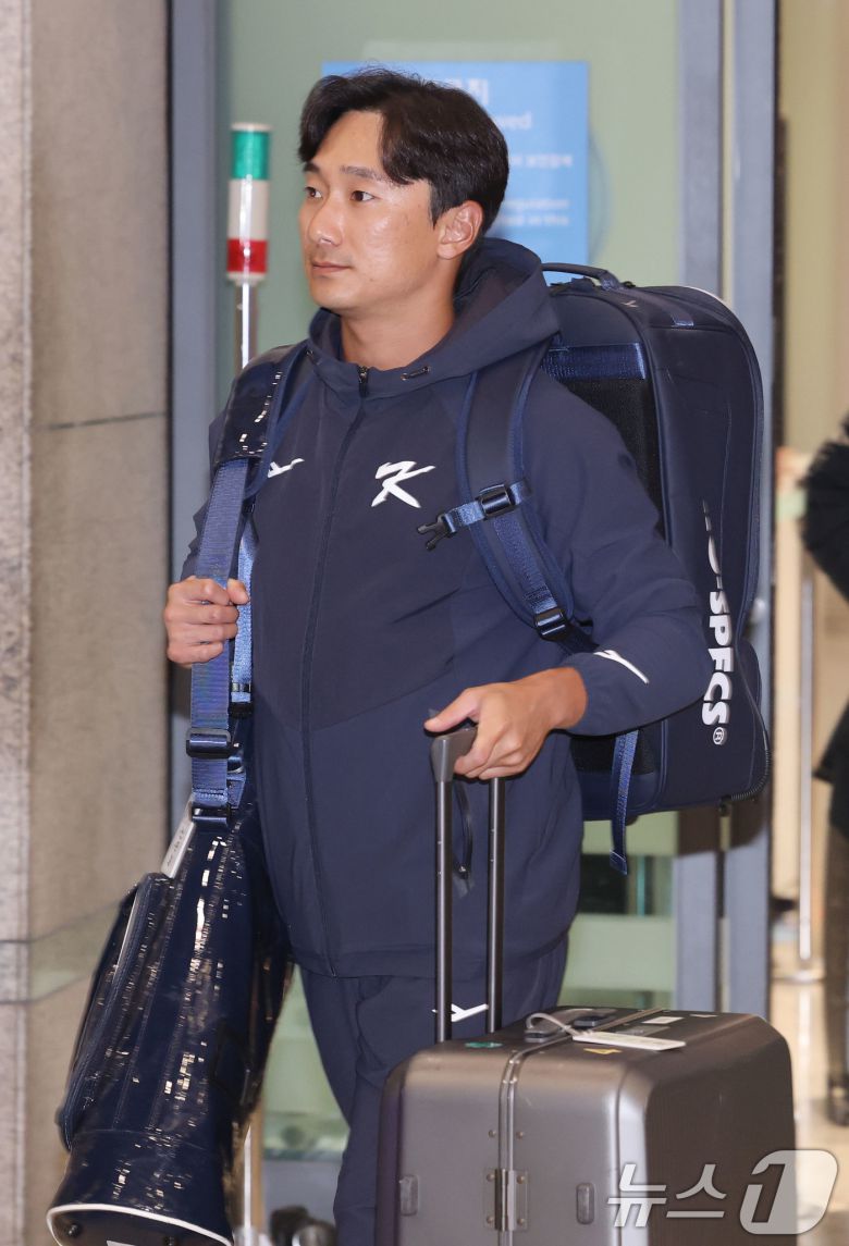 류지현 감독이 이끄는 야구대표팀의 신민재가 사이판 전지훈련을 마치고 20일 오후 인천국제공항을 통해 귀국하고 있다. 2026.1.20/뉴스1 ⓒ News1 이광호 기자