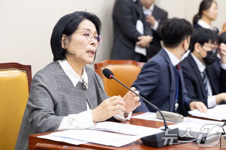 더불어민주당 소속 최민희 국회 과학기술정보방송통신위원장. 2025.12.9/뉴스1 ⓒ News1 이승배 기자