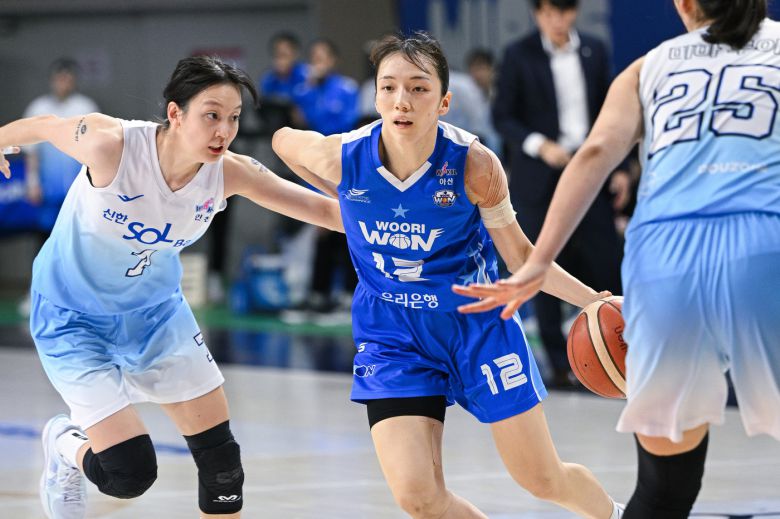 아산 우리은행 오니즈카 아야노는 24일 아산 이순신체육관에서 열린 2025-26 여자프로농구 인천 신한은행전에서 21점 6리바운드로 활약했다. (WKBL 제공)