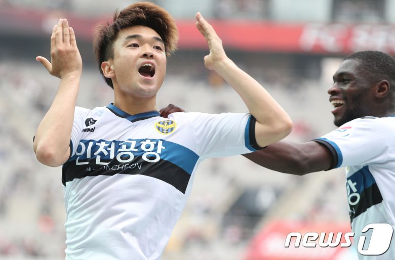 선수시절의 송시우(왼쪽)2018.4.1/뉴스1 ⓒ News1 신웅수 기자