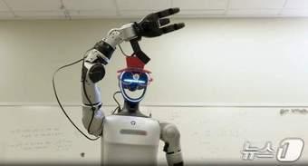 중국 유니트리 G1 휴머노이드 로봇에 피지컬 AI 로-알파 탑재(마이크로소프트 제공)