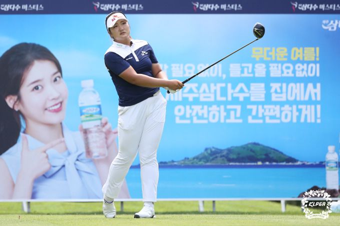 19세 유해란이 이틀연속 선두를 내달렸다. [사진= KLPGA]