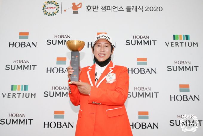 호반 챔피언스 클래식 2020 6차전 우승자 김복자. [사진= KLPGA]