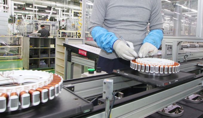 [서울=뉴스핌] 구윤모 기자 = 경남 창원시 소재 인버터 모터 생산라인 [사진=LG전자] 2020.08.06 iamkym@newspim.com