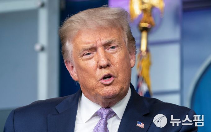 [워싱턴 로이터=뉴스핌] 이홍규 기자 = 도널드 트럼프 미국 대통령이 워싱턴DC에 위치한 백악관에서 코로나19(COVID-19) 대응 관련 언론 브리핑을 하고 있다. 2020.08.05 bernard0202@newspim.com