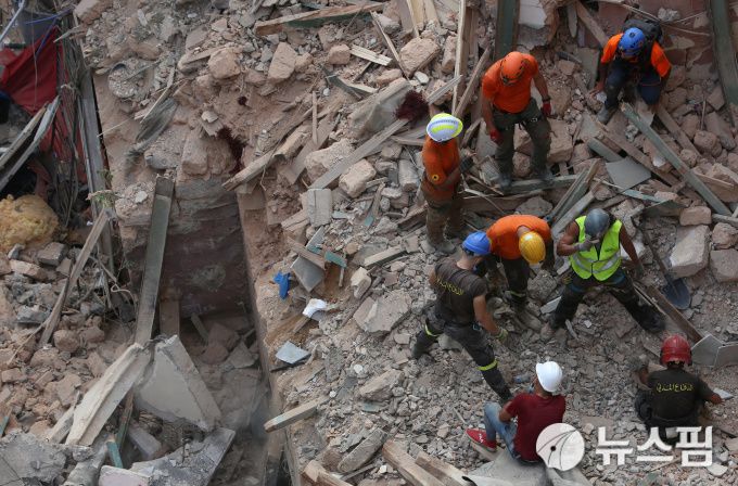 베이루트 생존자 수색 현장 [사진=로이터 뉴스핌]