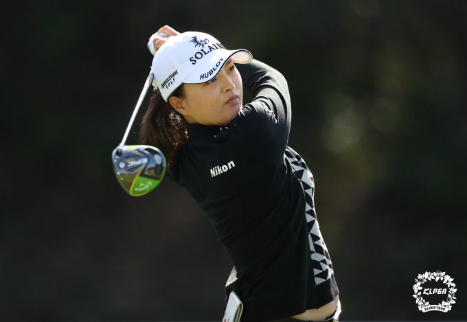 고진영은 단독2위로 뛰어 올랐다. [사진=  KLPGA]