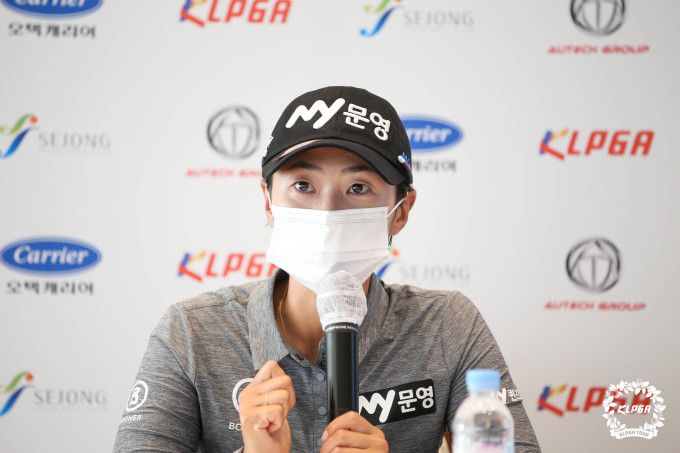 데뷔 첫 우승 가능성을 부풀린 안나린. [사진= KLPGA]