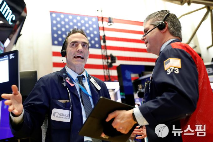 뉴욕증권거래소의 트레이더 [사진= 로이터 뉴스핌]