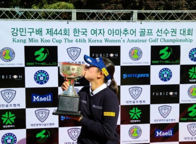 '강민구배 제44회 한국여자아마추어 골프선수권대회'에서 우승한 여중생 이정현이 언니들과 맞승부를 벌인다. [사진= 대한골프협회]