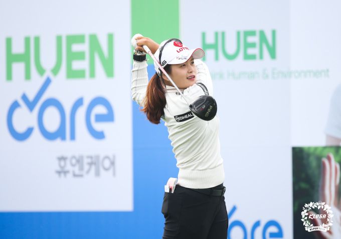 첫날 선두를 차지, 늦깍이 시즌 1승에 시동을 건 최헤진. [사진= KLPGA]
