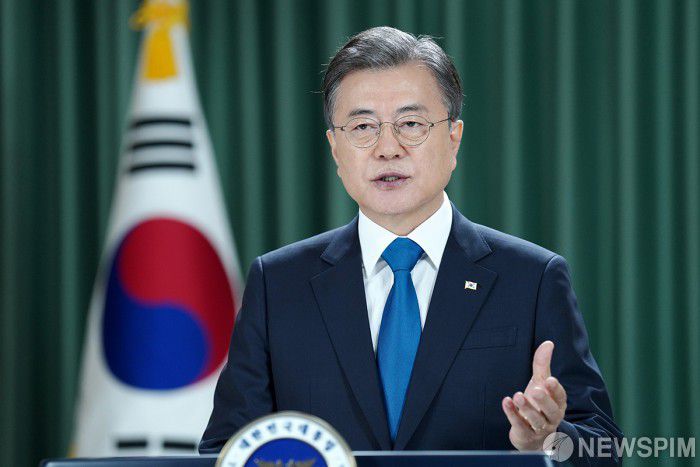 [서울=뉴스핌] 문재인 대통령이 23일 제75차 유엔 총회 연설을 영상으로 전하고 있다. 이날 문 대통령은 "종전선언을 통해 화해와 번영의 시대로 전진할 수 있도록 유엔과 국제사회도 힘을 모아주길 바란다"고 밝혔다.[사진=청와대] 20.09.23 photo@newspim.com