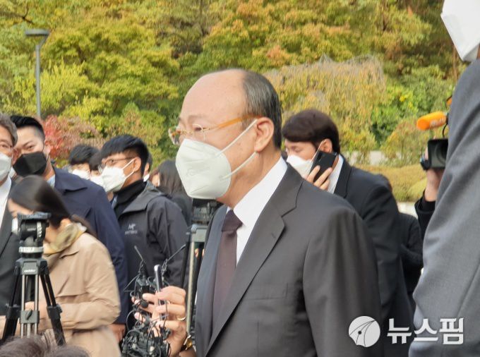 [서울=뉴스핌] 심지혜 기자 = 김승연 한화그룹 회장이 고인이 된 이건희 회장의 빈소를 찾아 애도의 뜻을 표했다. sjh@newspim.com