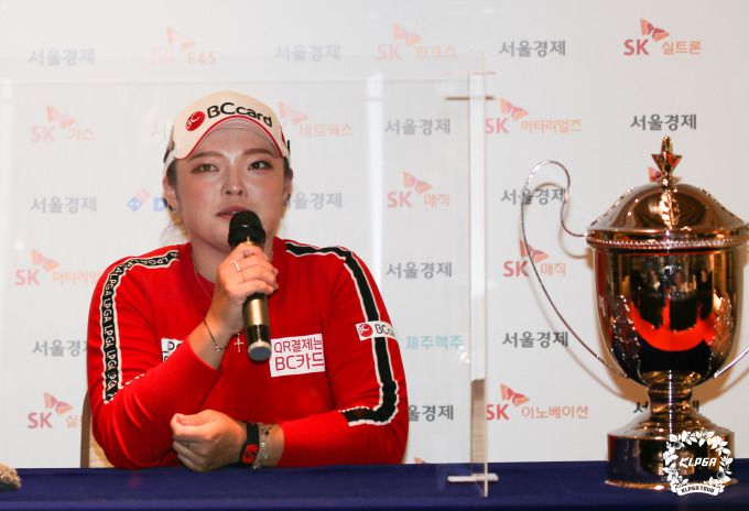 우승 인터뷰하는 장하나 . [사진= KLPGA]