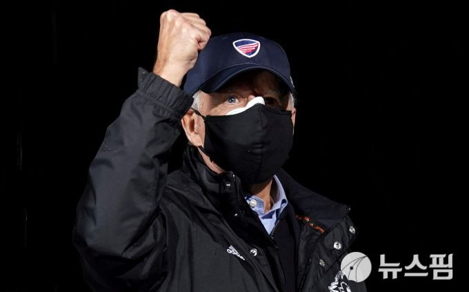 [필라델피아 로이터=뉴스핌] 최원진 기자=미국 펜실베이니아주 필라델피아에서 유세하는 조 바이든 민주당 대선 후보. 2020.11.01