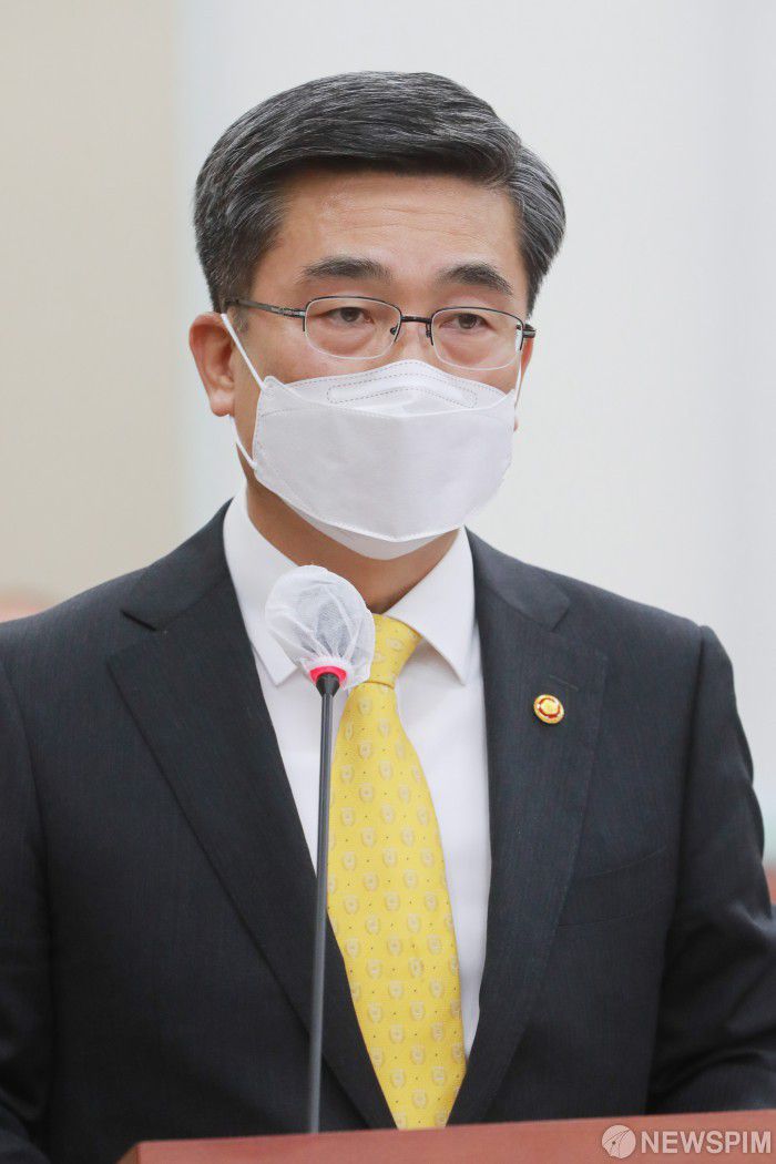 [서울=뉴스핌] 이형석 기자 = 서욱 국방부 장관이 지난 9일 오후 서울 여의도 국회에서 열린 국방위원회 전체회의에서 2021년도 예산안 제안설명을 하고 있다. 2020.11.09 leehs@newspim.com