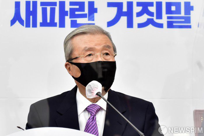 [서울=뉴스핌] 이형석 기자 = 김종인 국민의힘 비상대책위원장이 23일 오전 서울 여의도 국회에서 열린 비상대책위원회의에서 모두발언을 하고 있다. 2020.11.23 leehs@newspim.com