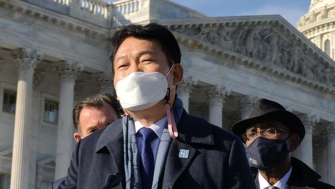 [서울=뉴스핌] 채송무 기자 = 송영길 더불어민주당 한반도 태스크포스 단장 등 의원들이 미국 하원의 한미동맹 결의안 통과 기자회견에 참석했다. [사진=송영길 의원 페이스북]2020.11.20 dedanhi@newspim.com