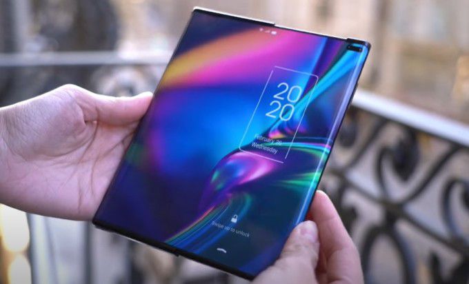 [서울=뉴스핌] 심지혜 기자 =LG전자가 새롭게 출시할 것으로 예상되는 롤러블폰 모습. [사진=유튜버 gadget match 영상 캡쳐]  2020.09.15 sjh@newspim.com