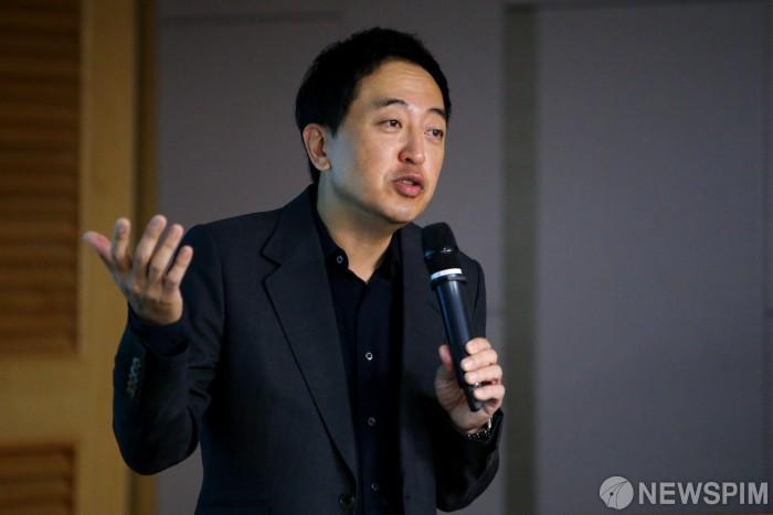 [서울=뉴스핌] 최상수 기자 = 더불어민주당을 탈당한 금태섭 전 의원이 지난달 18일 국회 의원회관에서 열린 국민의힘 초선의원 모임에서 강연하고 있다. 2020.11.18 kilroy023@newspim.com