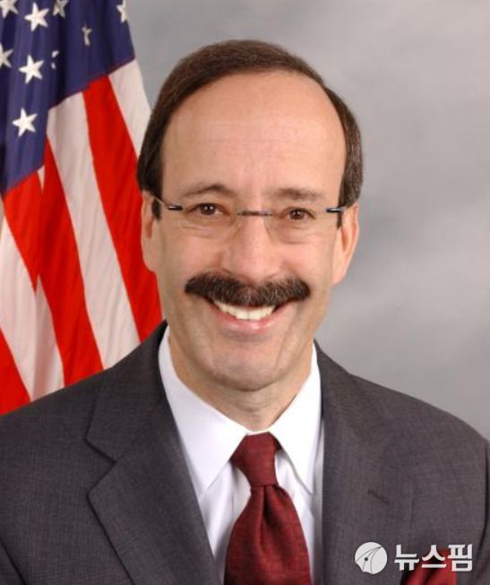 엘리엇 엥겔 미 하원 외교위원장 [사진=홈페이지 캡쳐]