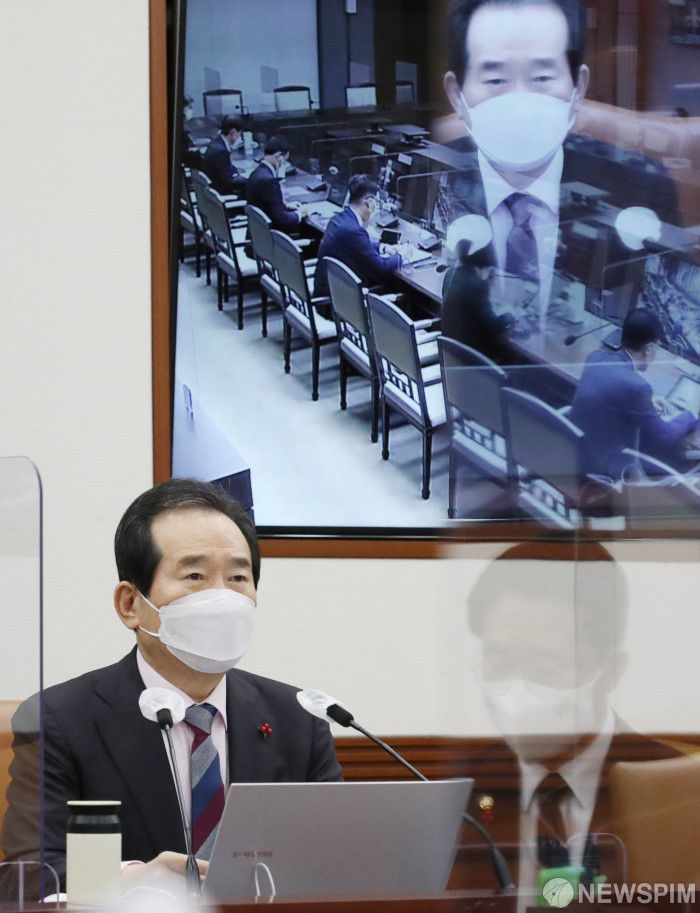 [서울=뉴스핌] 이한결 기자 = 정세균 국무총리가 지난 24일 오전 서울 종로구 정부서울청사에서 열린 국정현안점검조정회의를 주재하고 있다. 2020.12.24 alwaysame@newspim.com