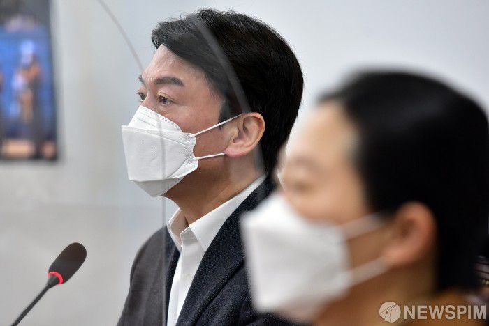 [서울=뉴스핌] 이형석 기자 = 안철수 국민의당 대표가 4일 오전 국회에서 열린 당 최고위원회의에서 모두발언을 하고 있다. 2021.01.04 leehs@newspim.com