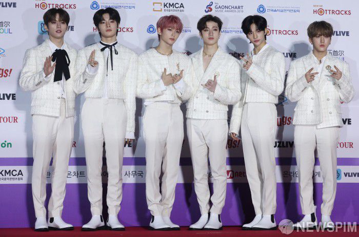 [서울=뉴스핌] 백인혁 기자 = 아이돌 그룹 스트레이 키즈가 8일 오후 서울 송파구 잠실실내체육관에서 열린 '제9회 가온차트 뮤직 어워즈' 포토월 행사에서 취재진을 향해 포즈를 취하고 있다. 2020.01.08 dlsgur9757@newspim.com