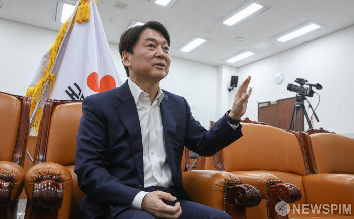 [서울=뉴스핌] 최상수 기자 = 4.7 재보궐선거에 서울시장 후보로 나선 안철수 국민의당 대표가 25일 오전 서울 여의도 국회에서 뉴스핌과 인터뷰를 하고 있다. 2021.01.25 kilroy023@newspim.com