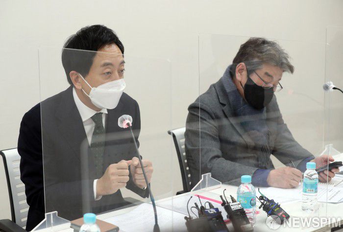 [서울=뉴스핌] 국회사진취재단 = 서울시장 재보궐 선거에 출마하는 금태섭 전 의원이 4일 오후 서울 마포현대빌딩에서 열린 제22차 '더좋은 세상으로' 정례 세미나에서 발언을 하고 있다. 2021.02.04 photo@newspim.com