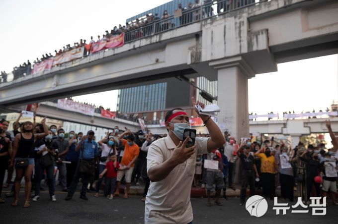 미얀마 군부 쿠데타 반대 시위.  2021.02.09 [사진=로이터 뉴스핌]